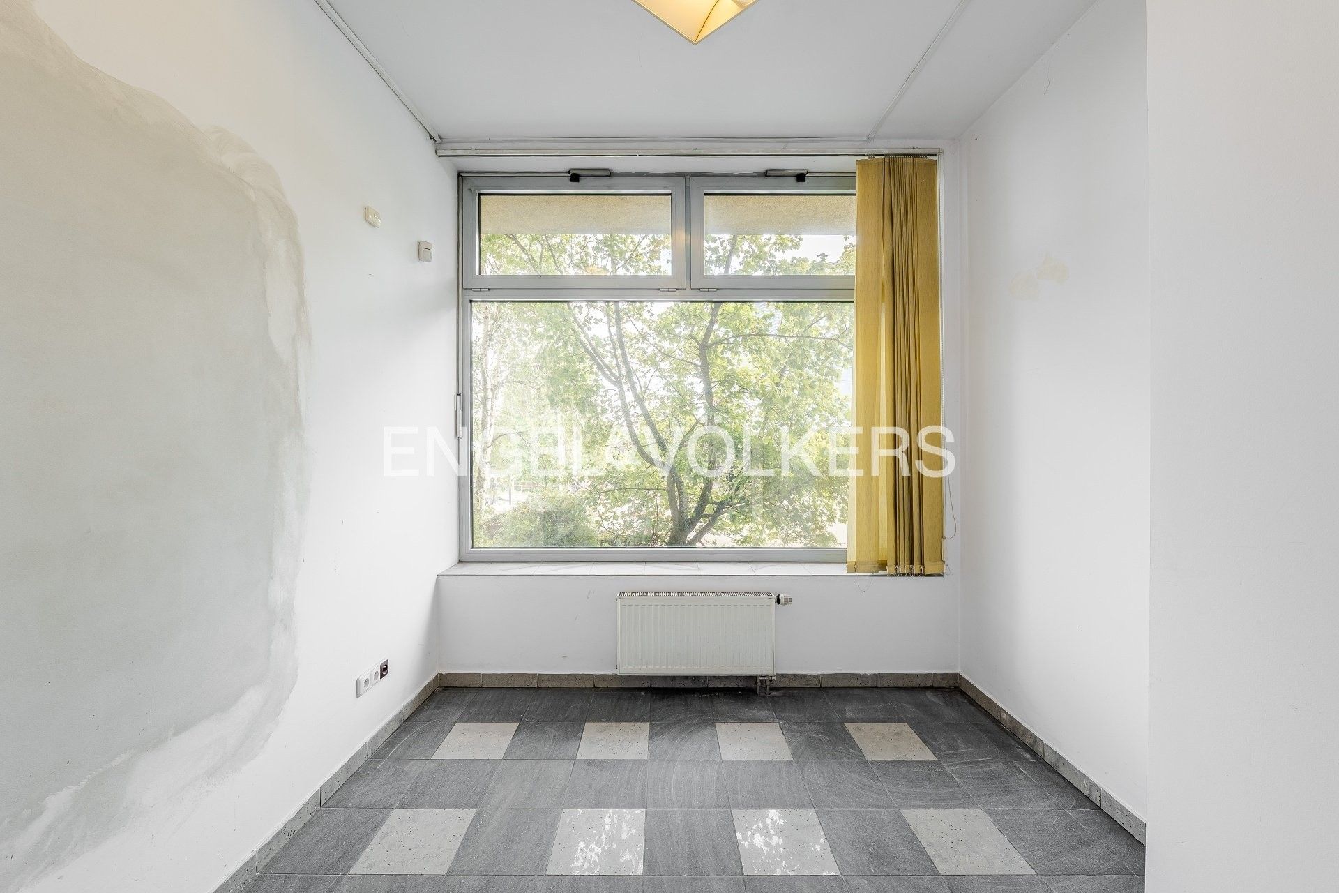 Pronájem obchodní prostory - U třešňovky 492, Praha Kobylisy, 224 m² - 5