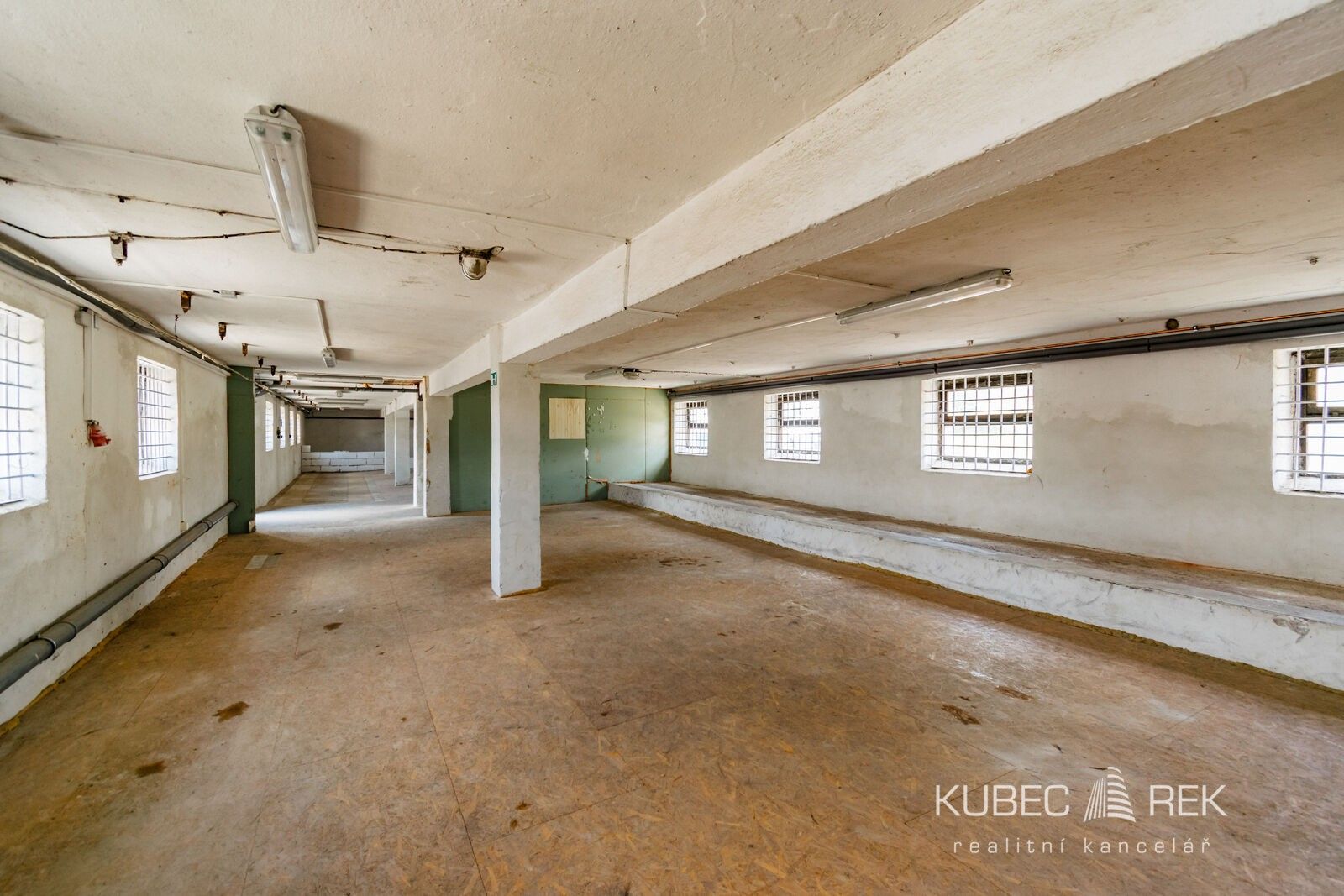 Sklady, Pod Kozím hrádkem, Tábor Měšice, 185 m² - 2