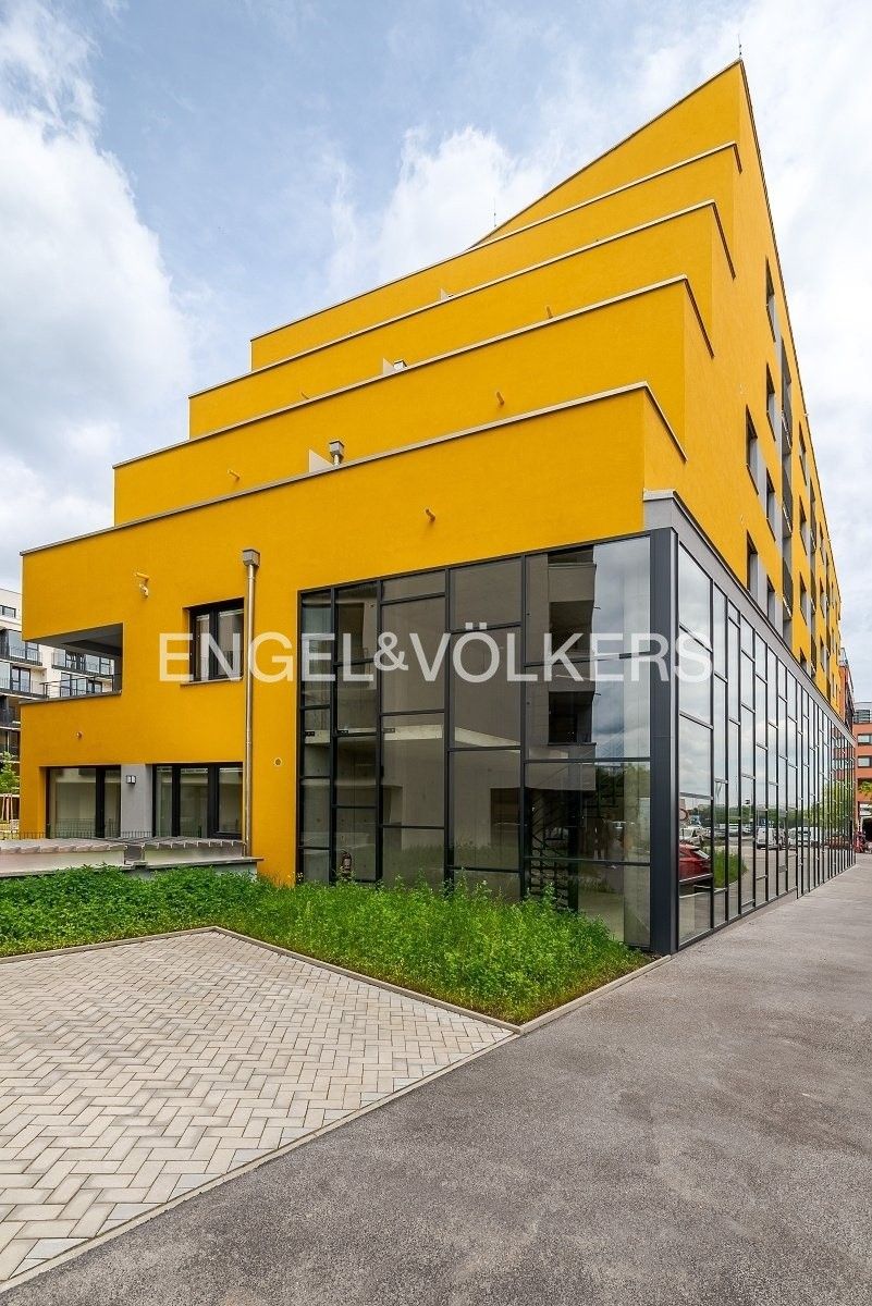 Pronájem obchodní prostory - Líbalova, Praha, 110 m²