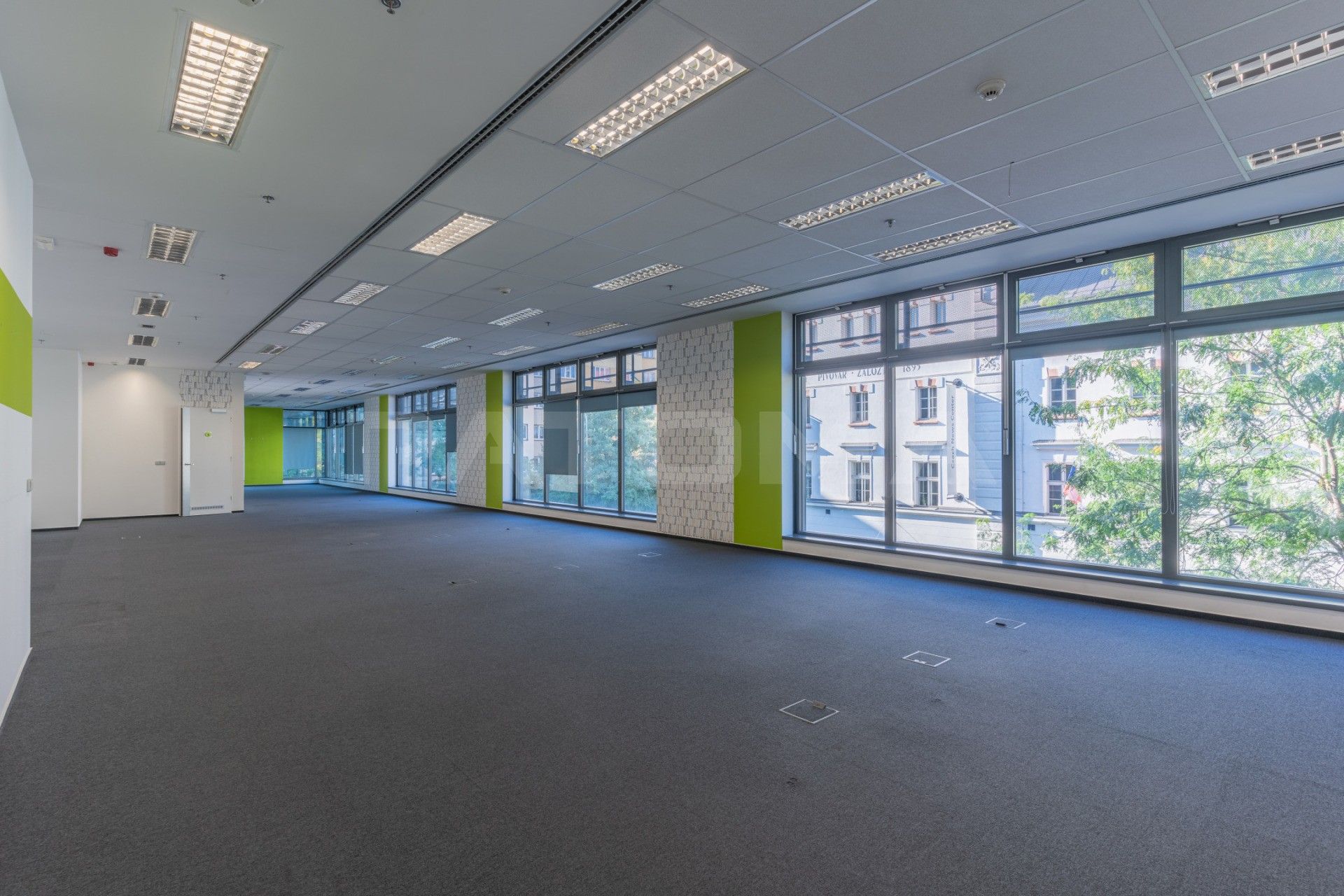Pronájem kancelář - U průhonu, Praha, 218 m²