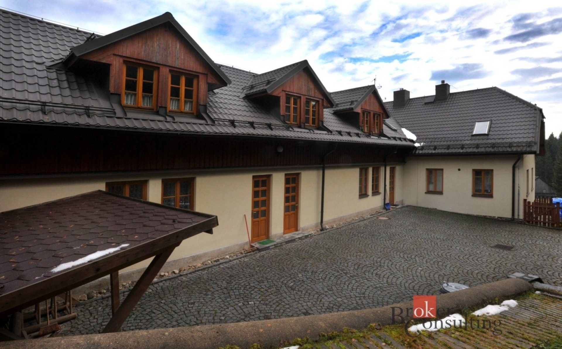 Prodej rodinný dům - Srní, 439 m² - 5