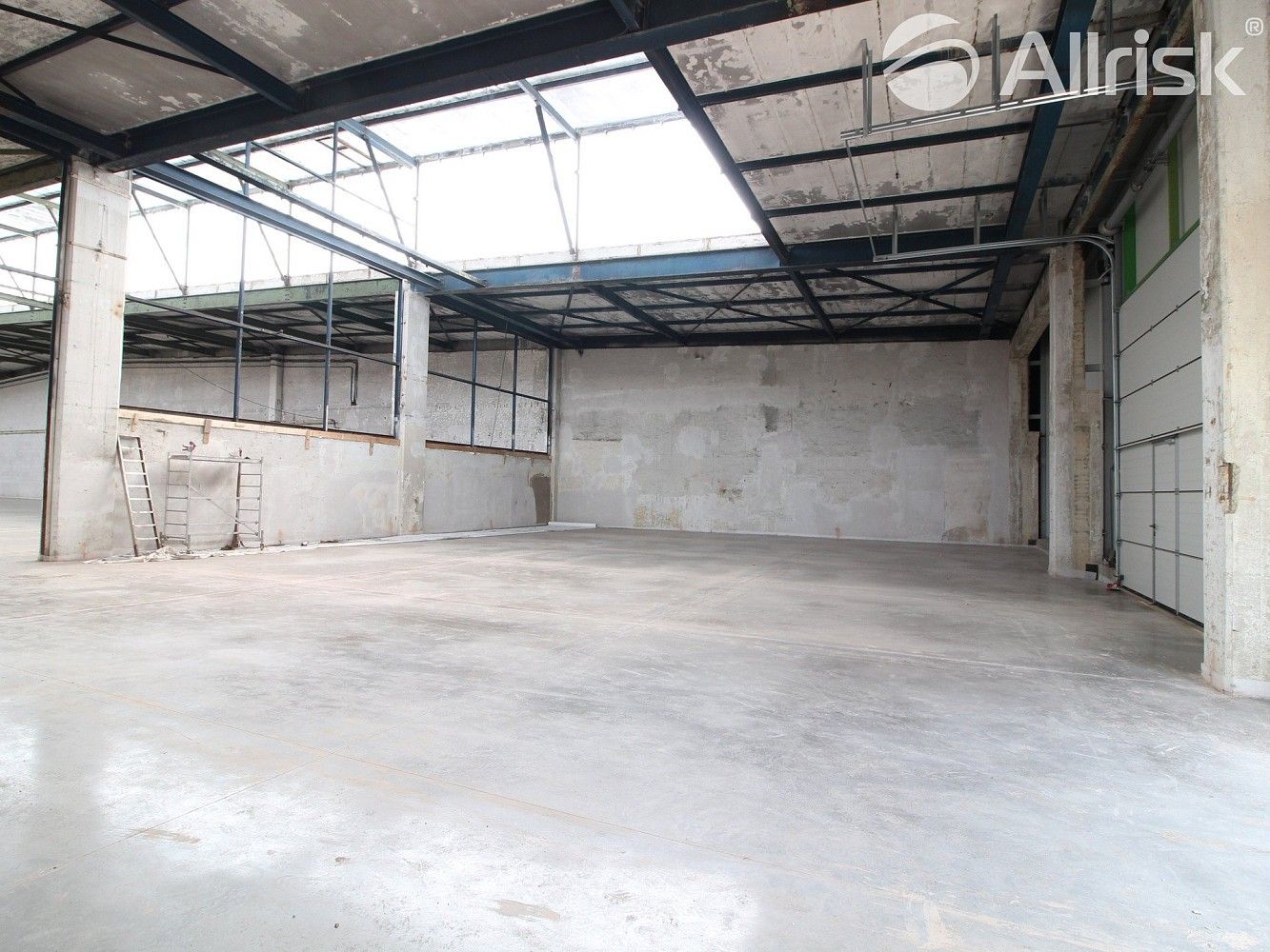 Sklad, 275 m²