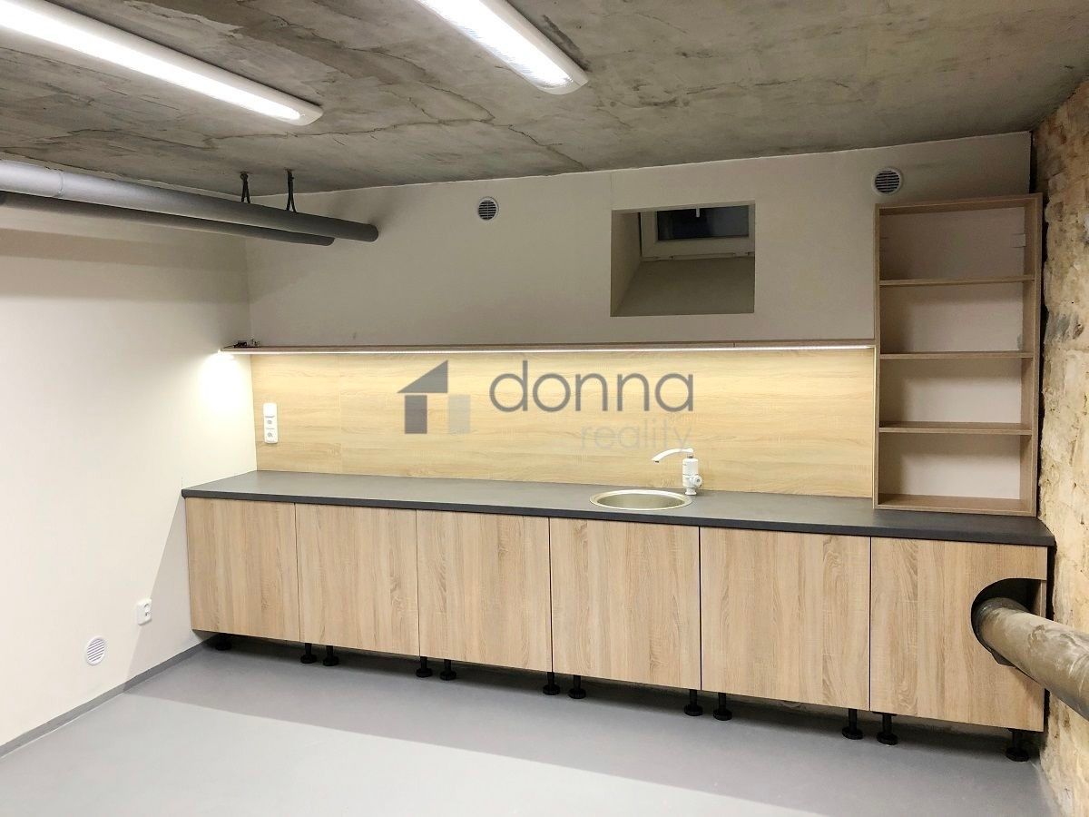 Pronájem komerční - Mikovcova, Praha, 18 m²