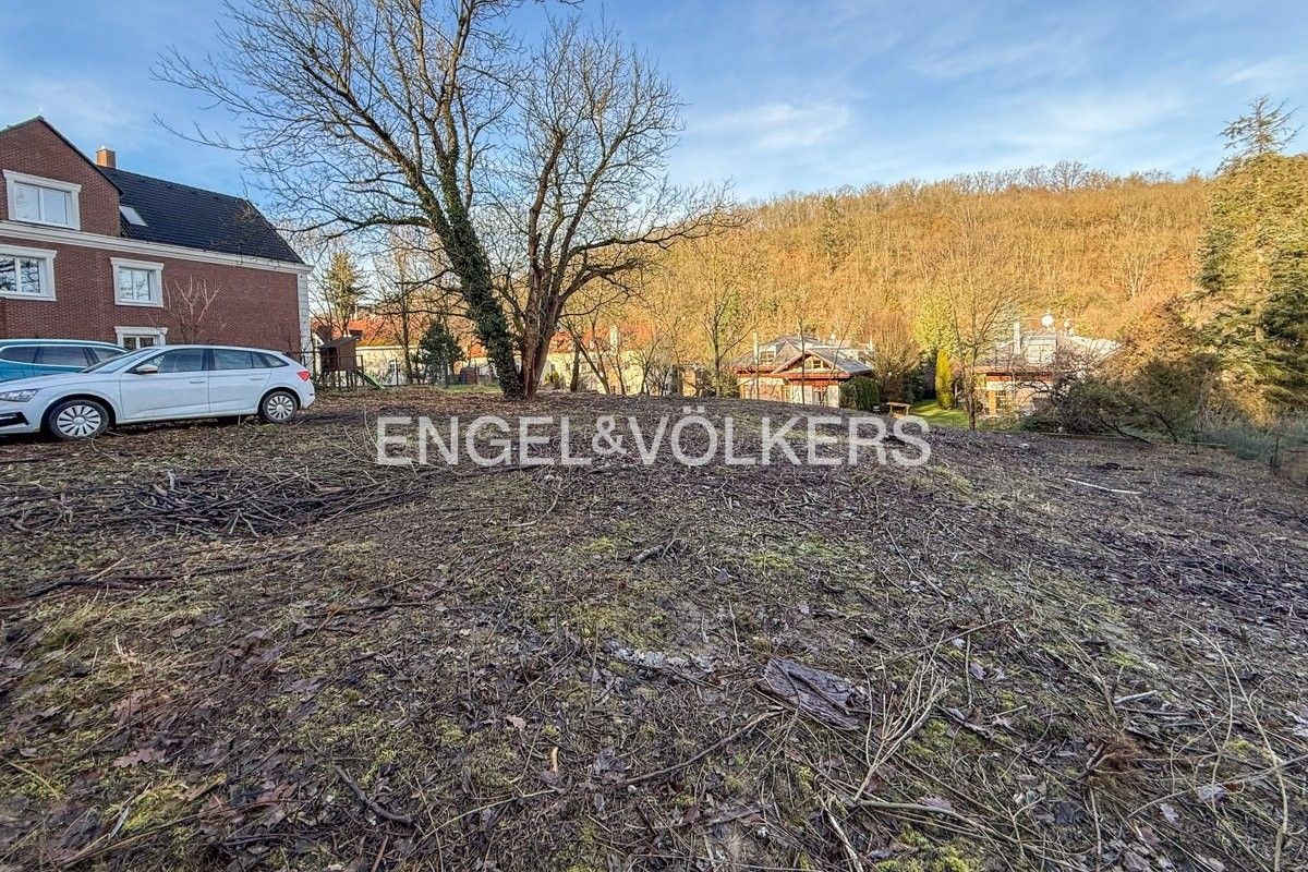 Pronájem komerční pozemek - V Šáreckém údolí, Praha