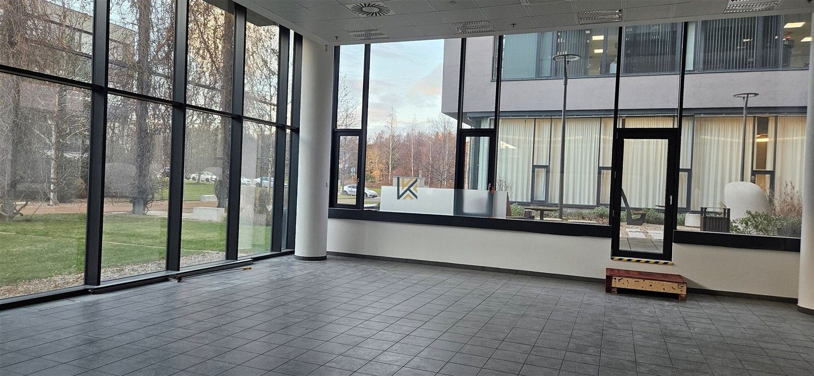 Pronájem obchodní prostory - Siemensova, Praha, 208 m²