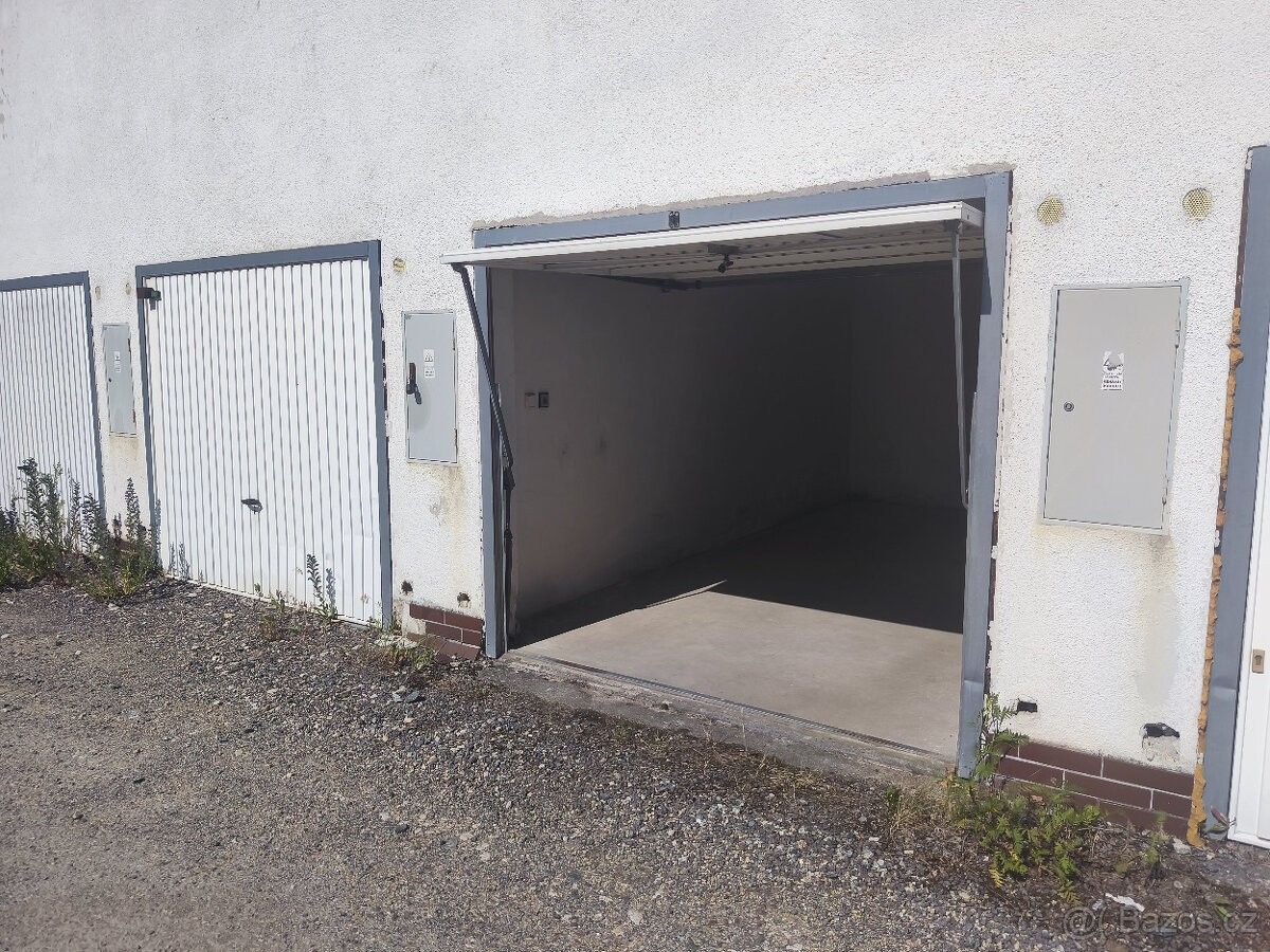 Garáže, Třebíč, 674 01