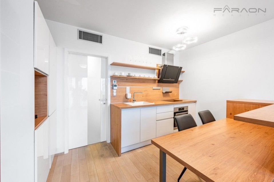 Pronájem byt 1+kk - Olšanská, Praha, 35 m²