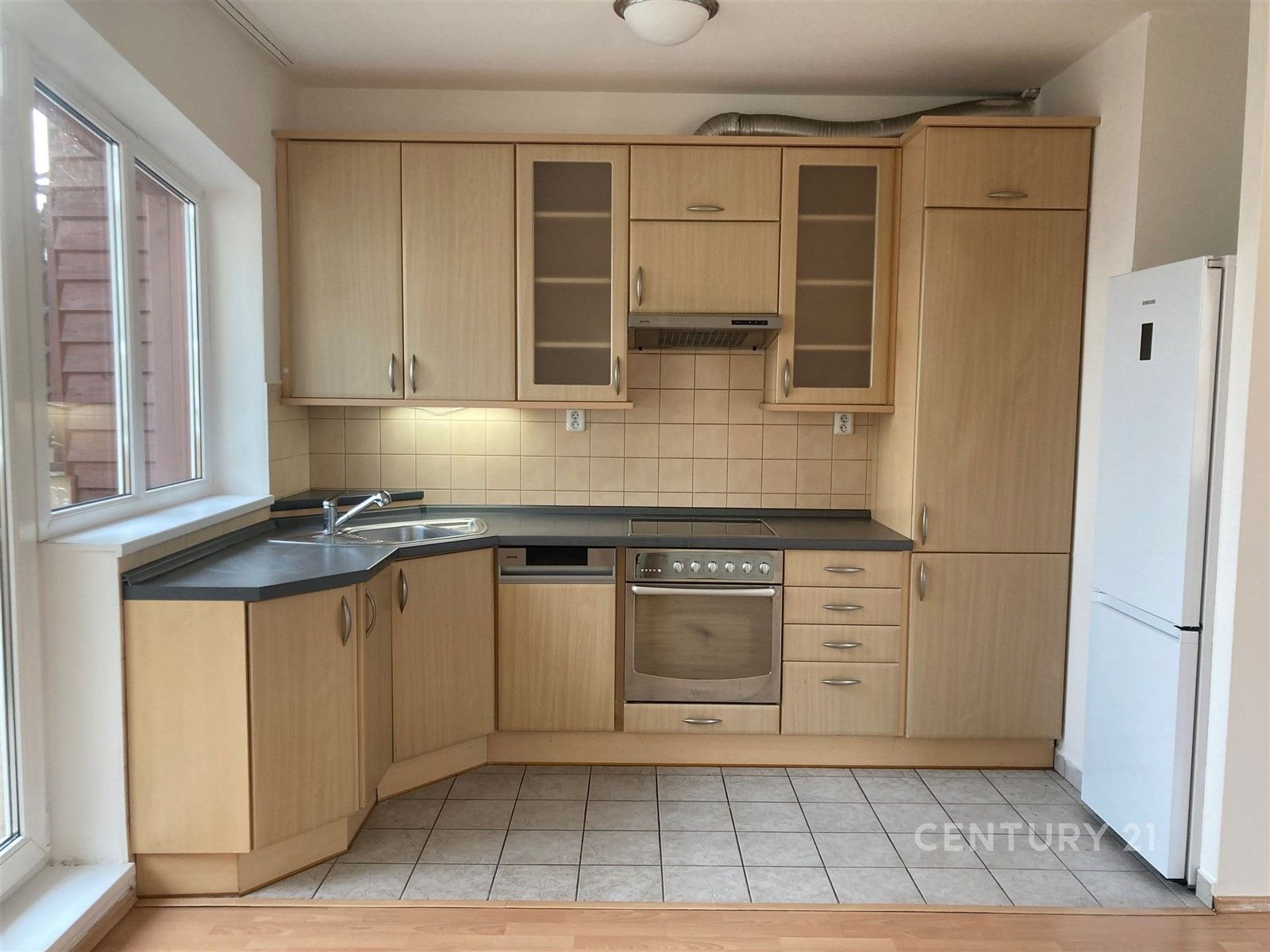 Pronájem byt 2+kk - Za černým mostem, Praha, 48 m²