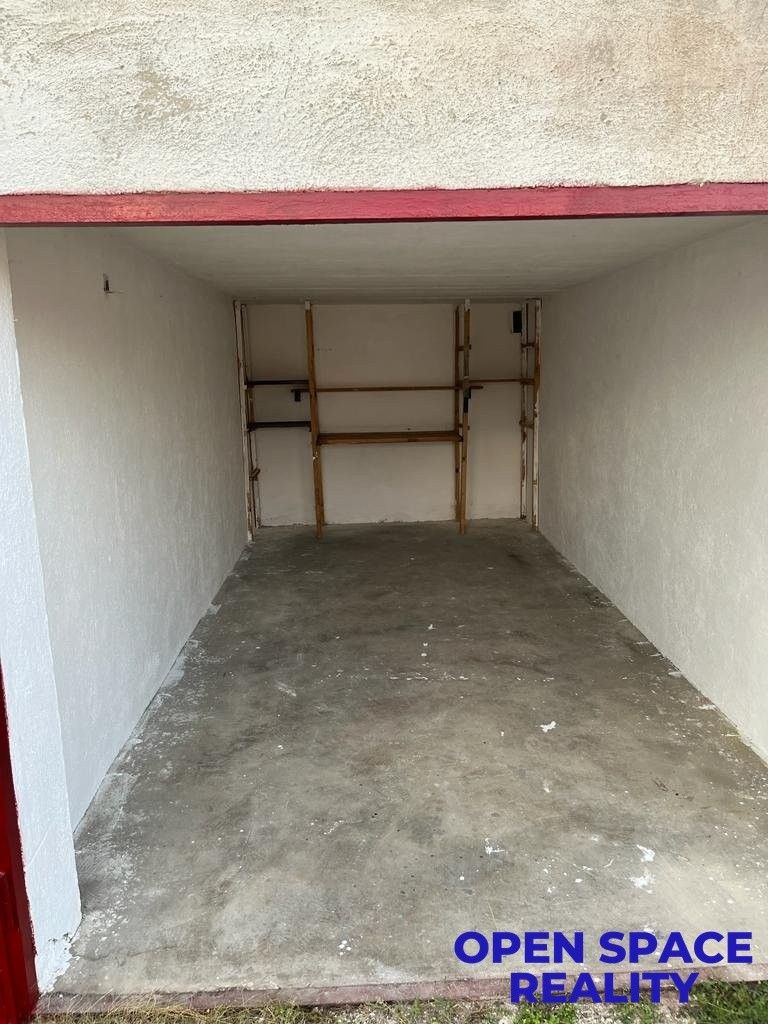 Garáž · 18 m² · Nádražní, Český Krumlov Nádražní Předměstí - 4