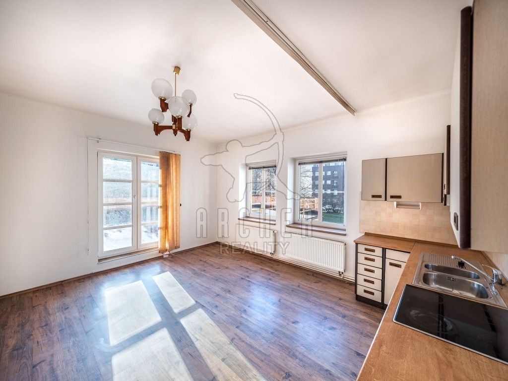 Prodej kancelář - V olšinách, Praha, 319 m²