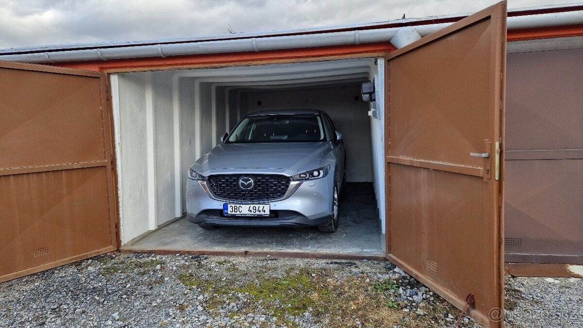 Garáže, Brno, 615 00