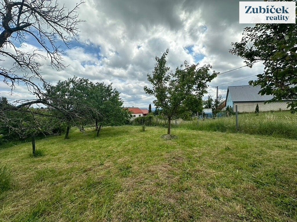 Pozemek pro bydlení · 1 090 m² · Újezdec - 3