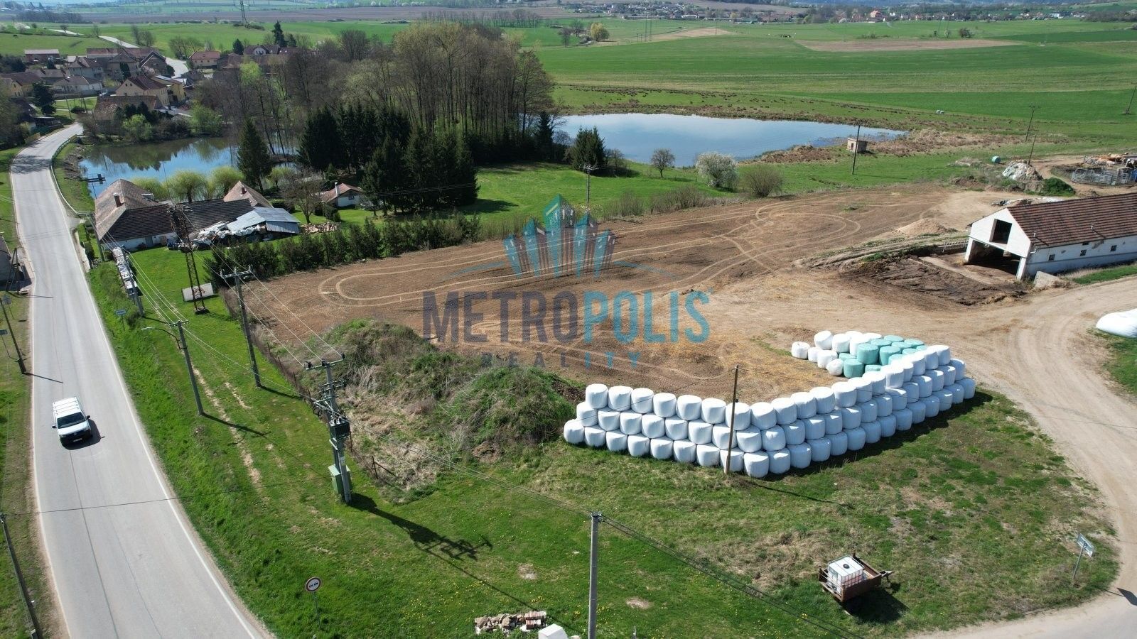 Prodej komerční pozemek - Kňovice, 2 840 m²