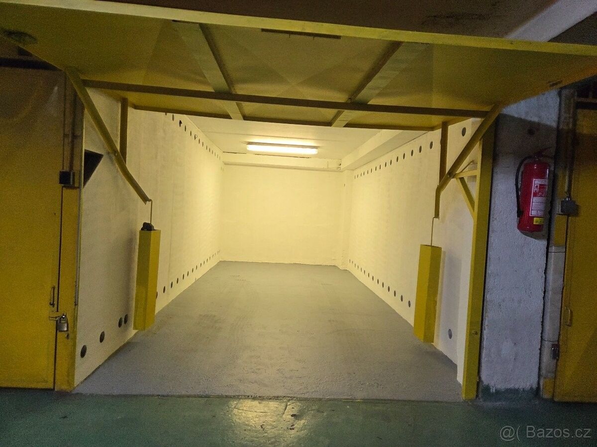 Garáže, Praha, 180 00