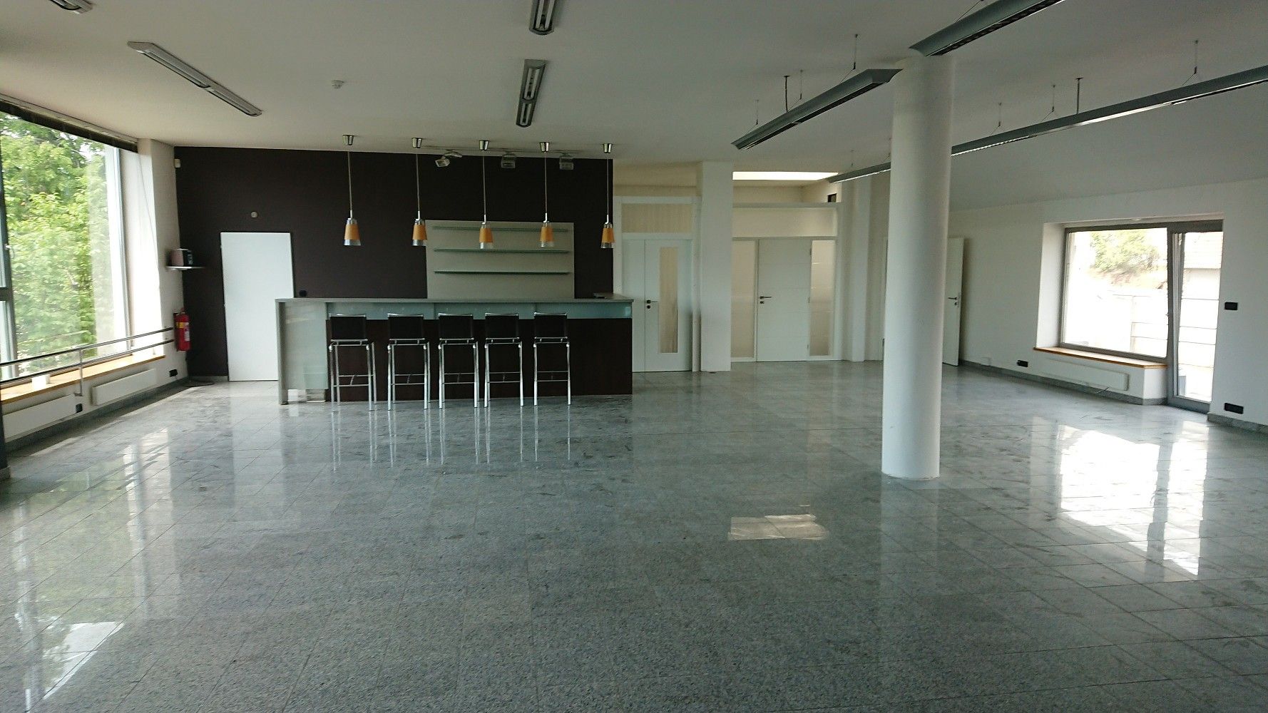 Obchodní prostory · 215 m² · Praha - Libeň, okres Praha 8, Hlavní město Praha - 4