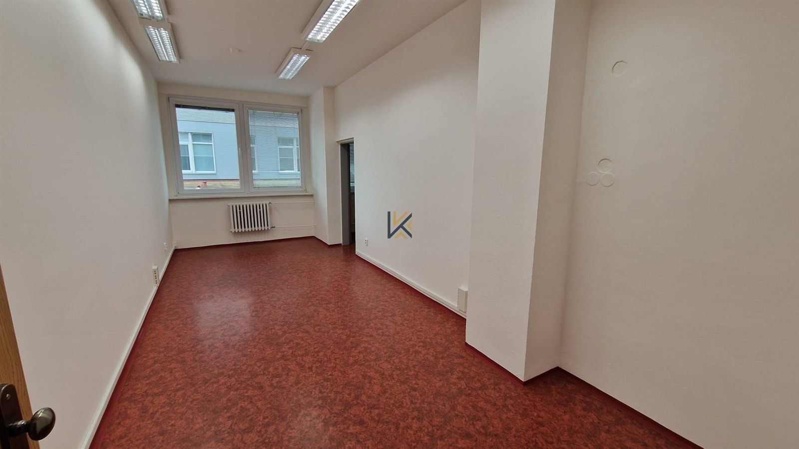 Pronájem obchodní prostory - Roztylská, Praha, 450 m²