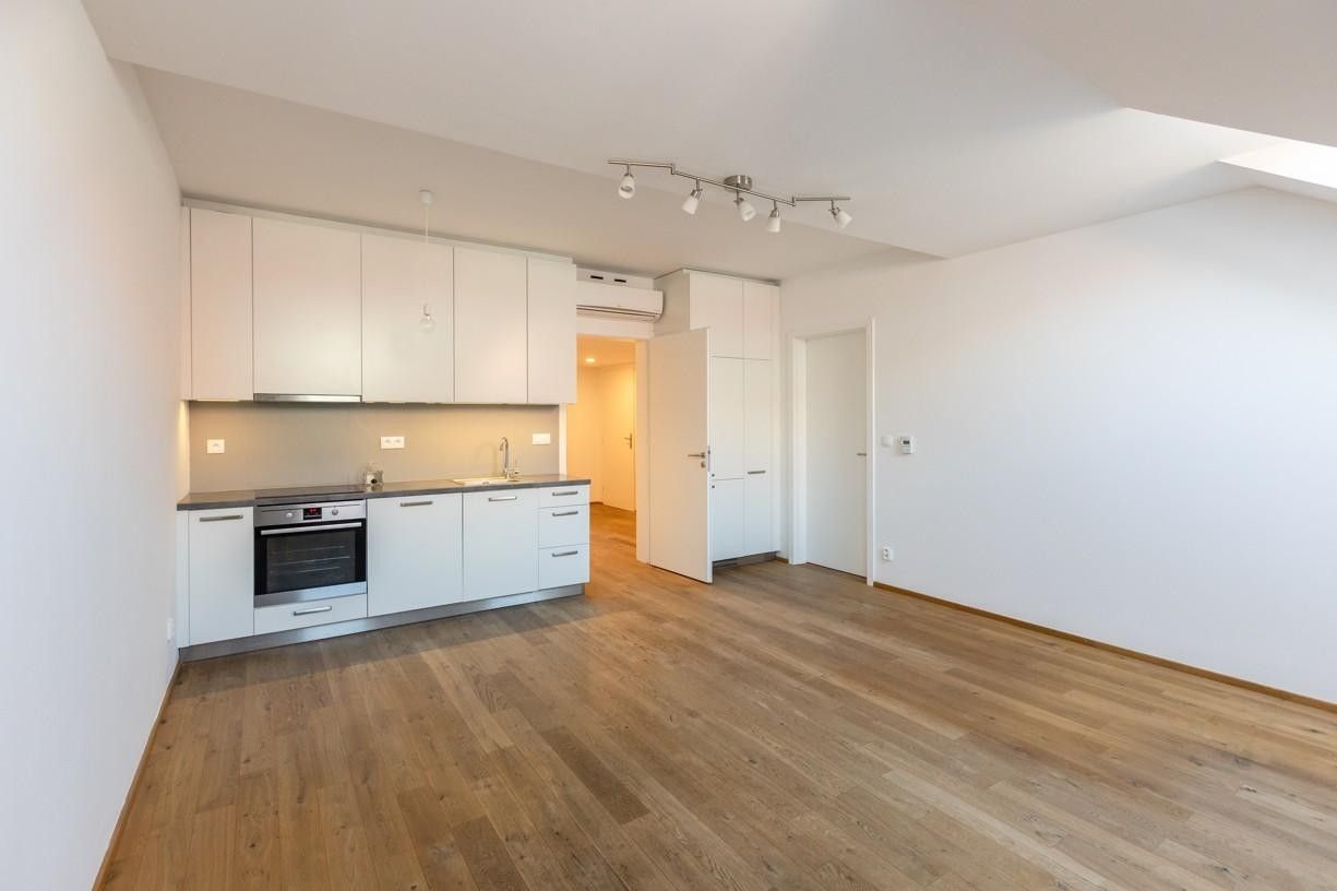 3+kk, Sochařská, Praha, 75 m²