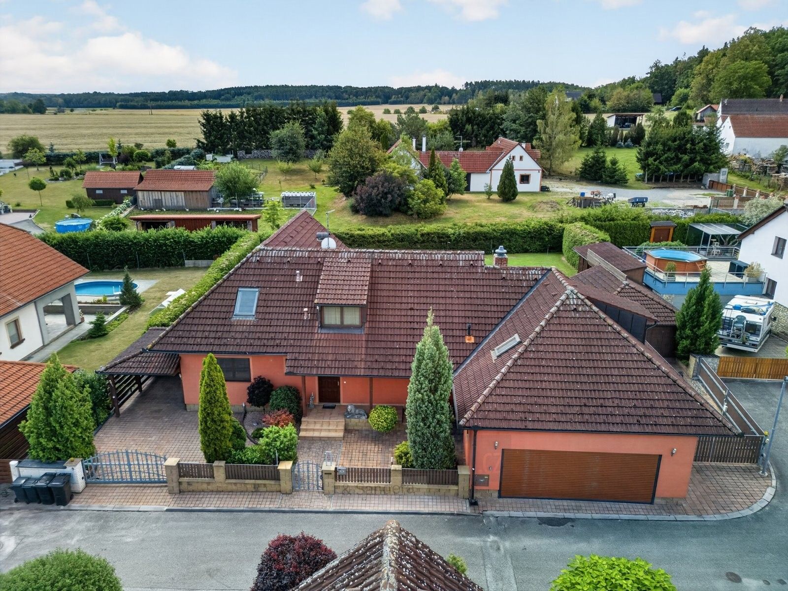 Rodinné domy, Dubné, 438 m² - 2