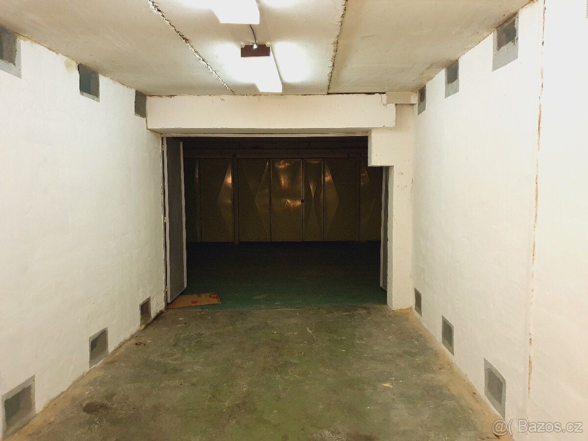 Garáže, Praha, 182 00