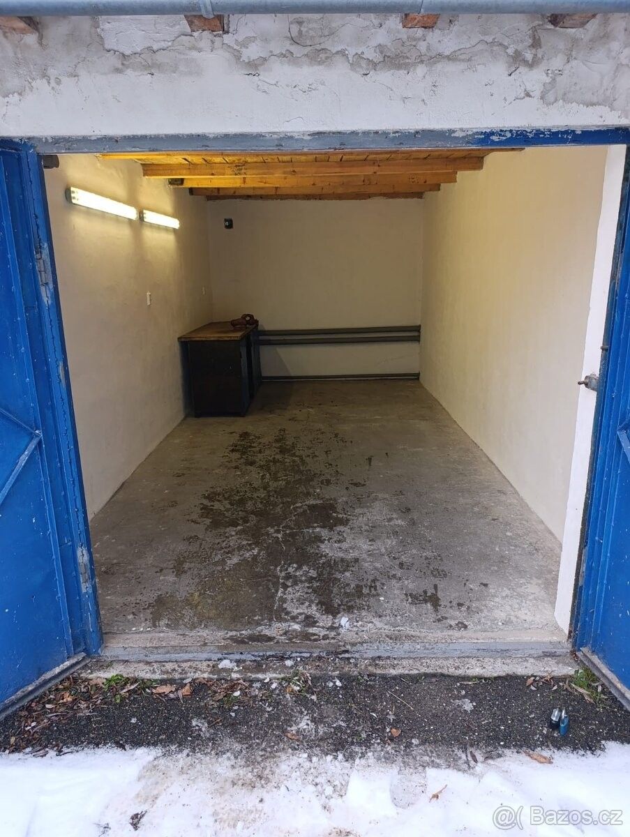 Garáže, Ostrava, 716 00