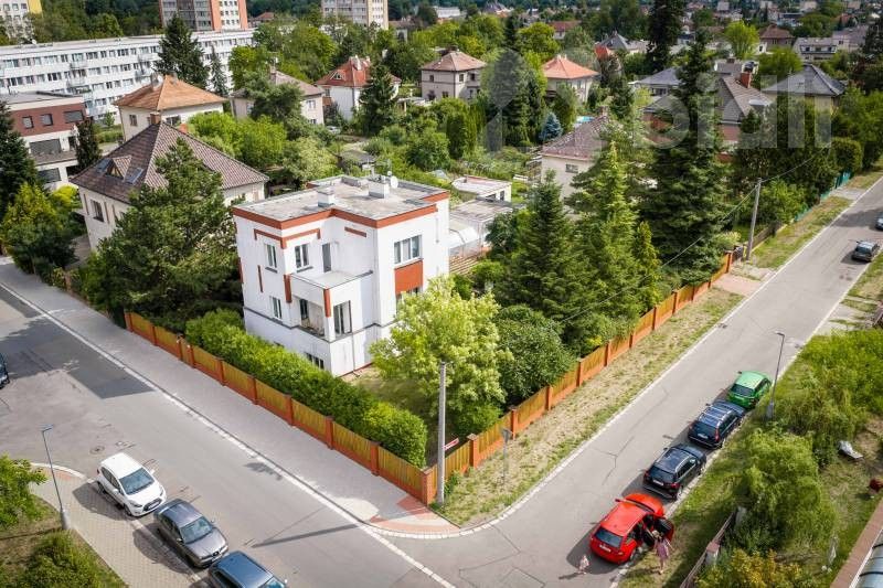 Vily, Fučíkova 656, Hradec Králové Nový Hradec Králové, 630 m² - 2