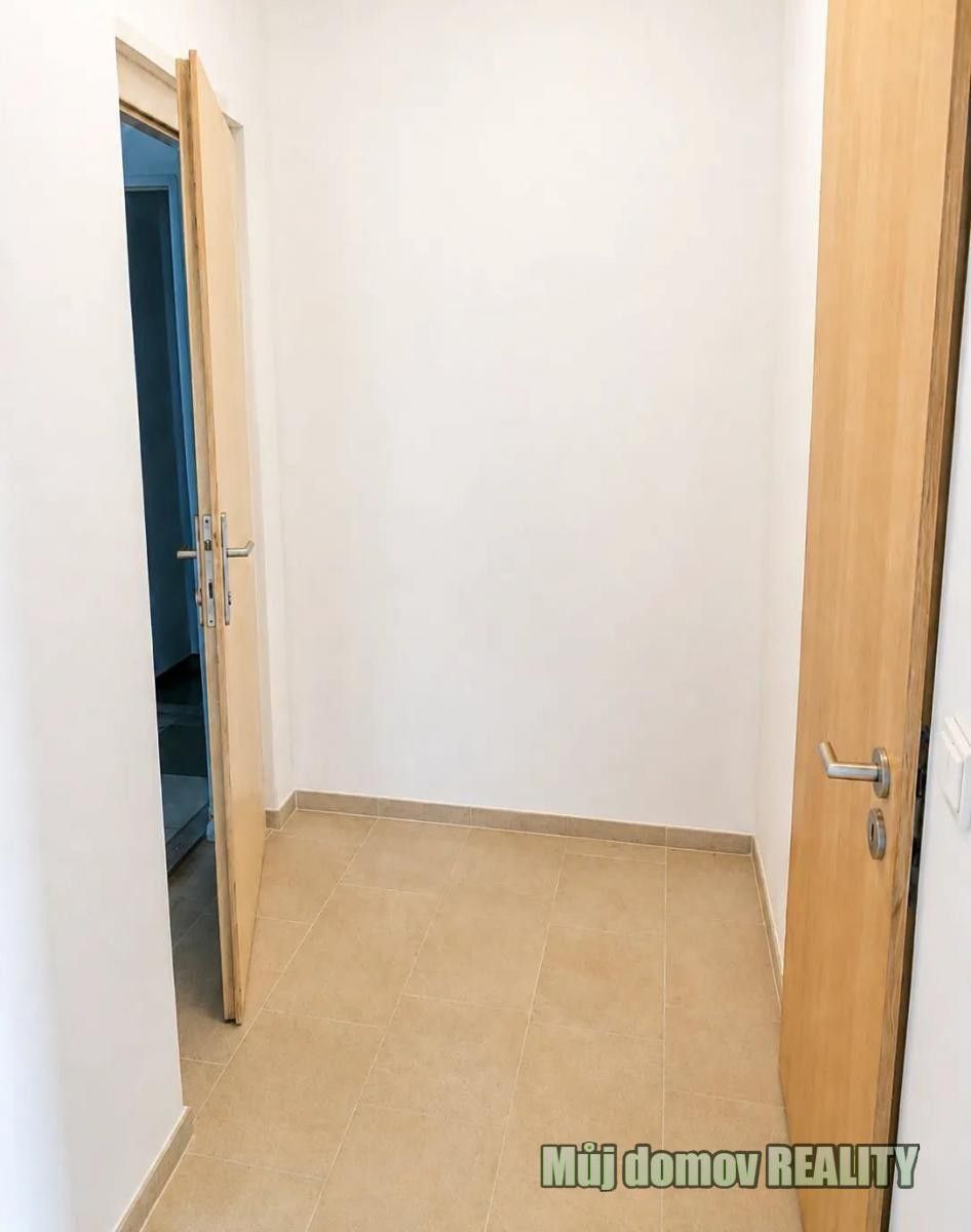Byt 2+kk · 40 m² · Dolnoměcholupská, Praha - 3