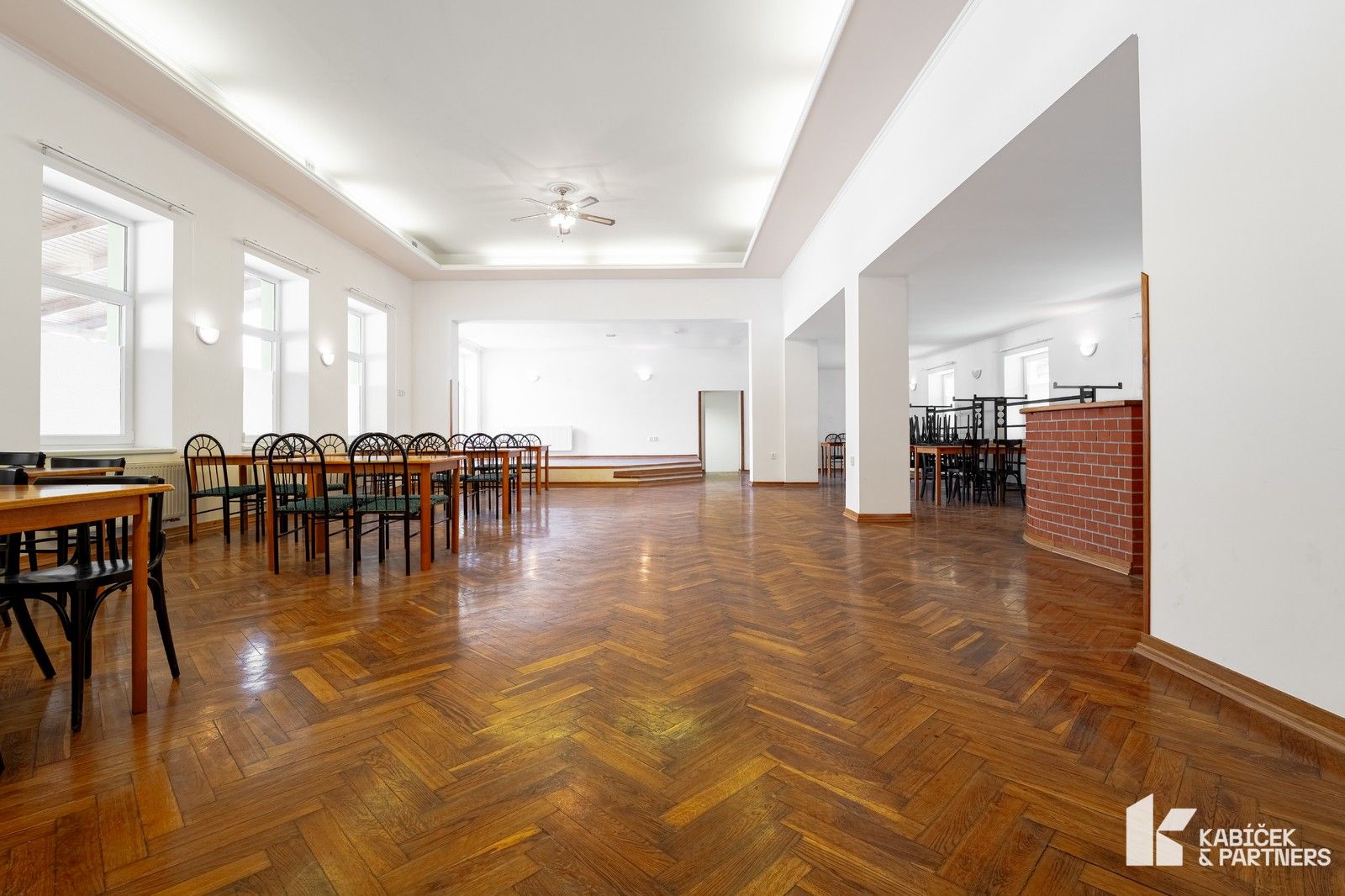 Restaurace · 454 m² · Malínky - 3