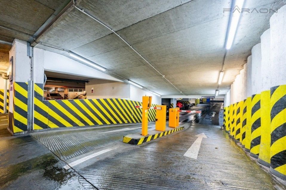 Prodej garáž - U Zvonařky  , Praha, 15 m²