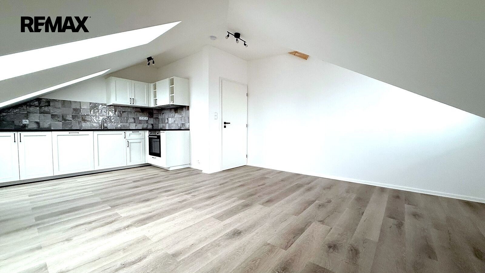 Byt 4+kk · 117 m² · Slatiňanská, Praha 9 - Horní Počernice - 4