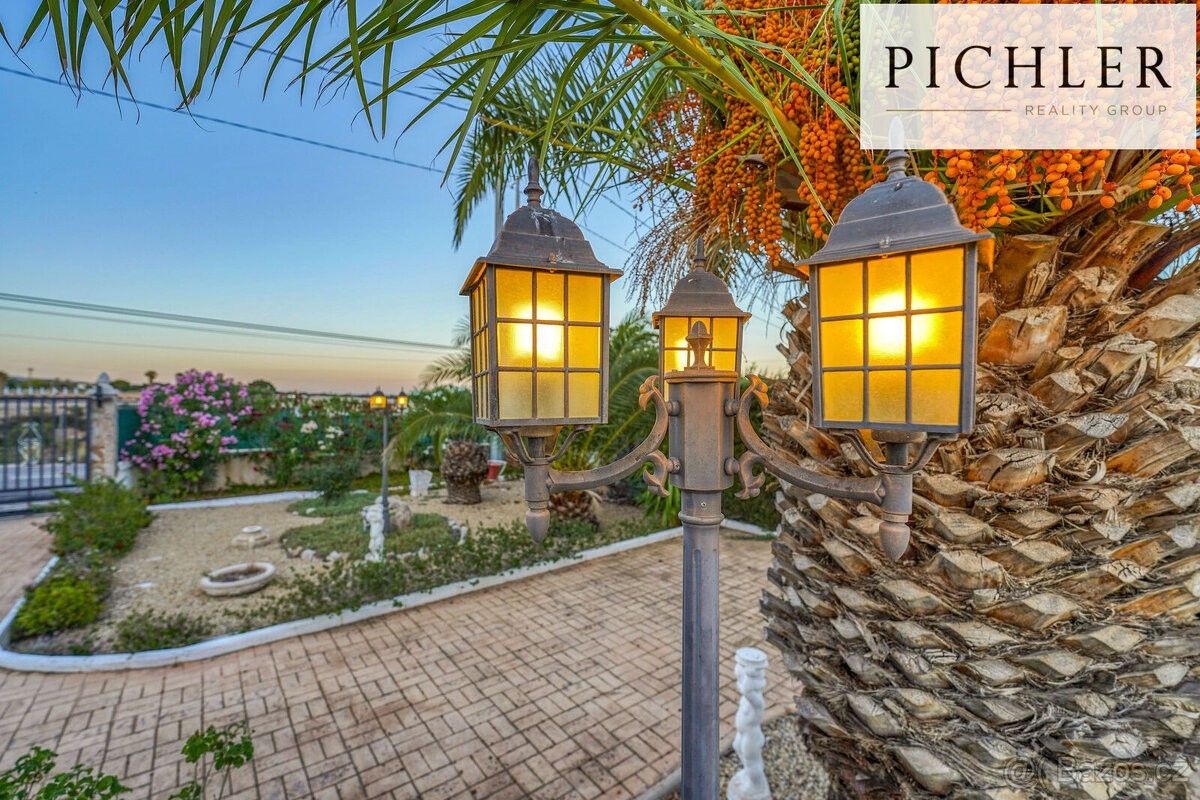 Prodej rodinný dům - 987 66, Zahraničí