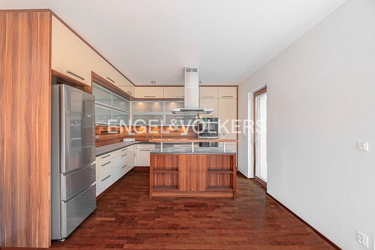 Pronájem rodinný dům - Vidoulská, Praha, 330 m²