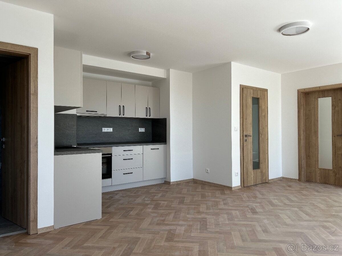 Byty, Veselí nad Moravou, 698 01 - 1