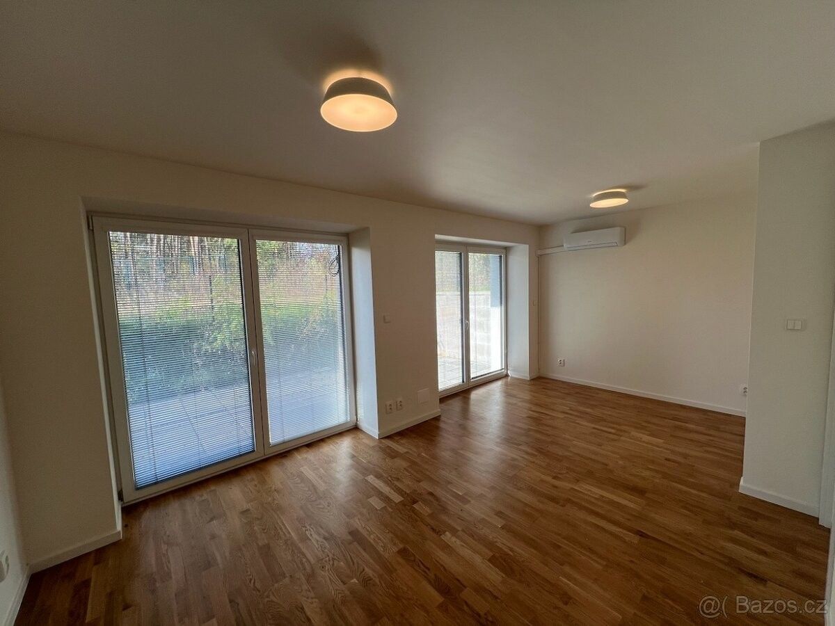 Byty, Dubňany, 696 03