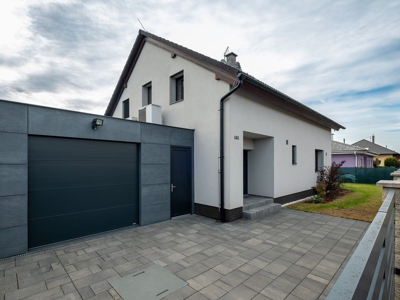 Rodinné domy, Staré Jesenčany, okres Pardubice, 150 m² - 1
