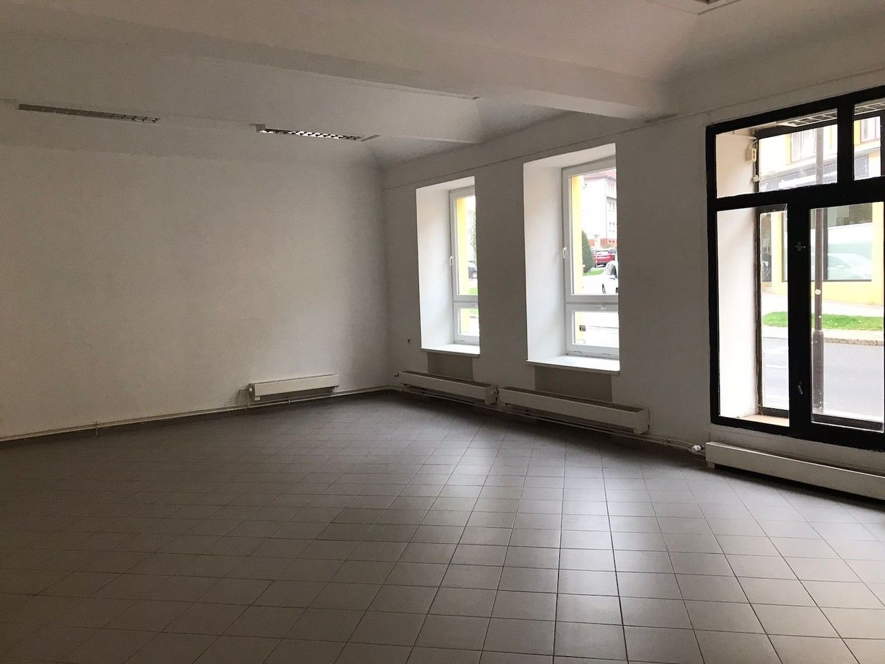 Obchodní prostory, Nádražní, Pelhřimov, 77 m²