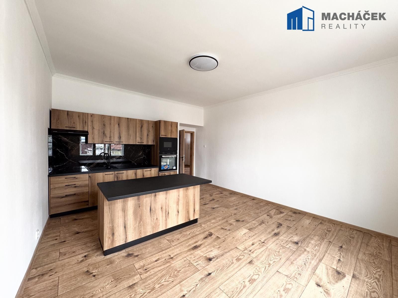 3+1, Ferrerova  , Duchcov, 110 m² - 2
