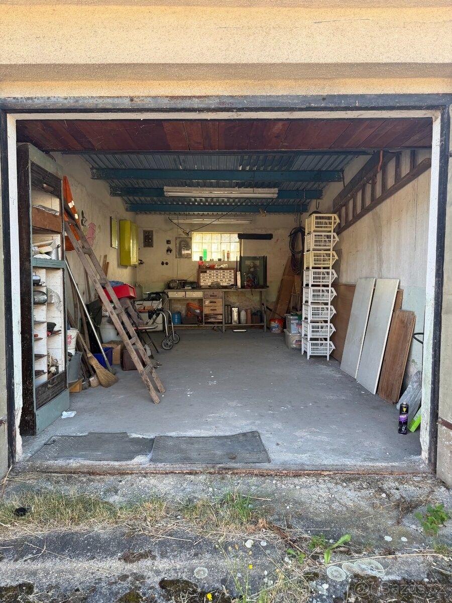 Garáž · Meziboří u Litvínova, 435 13 - 4