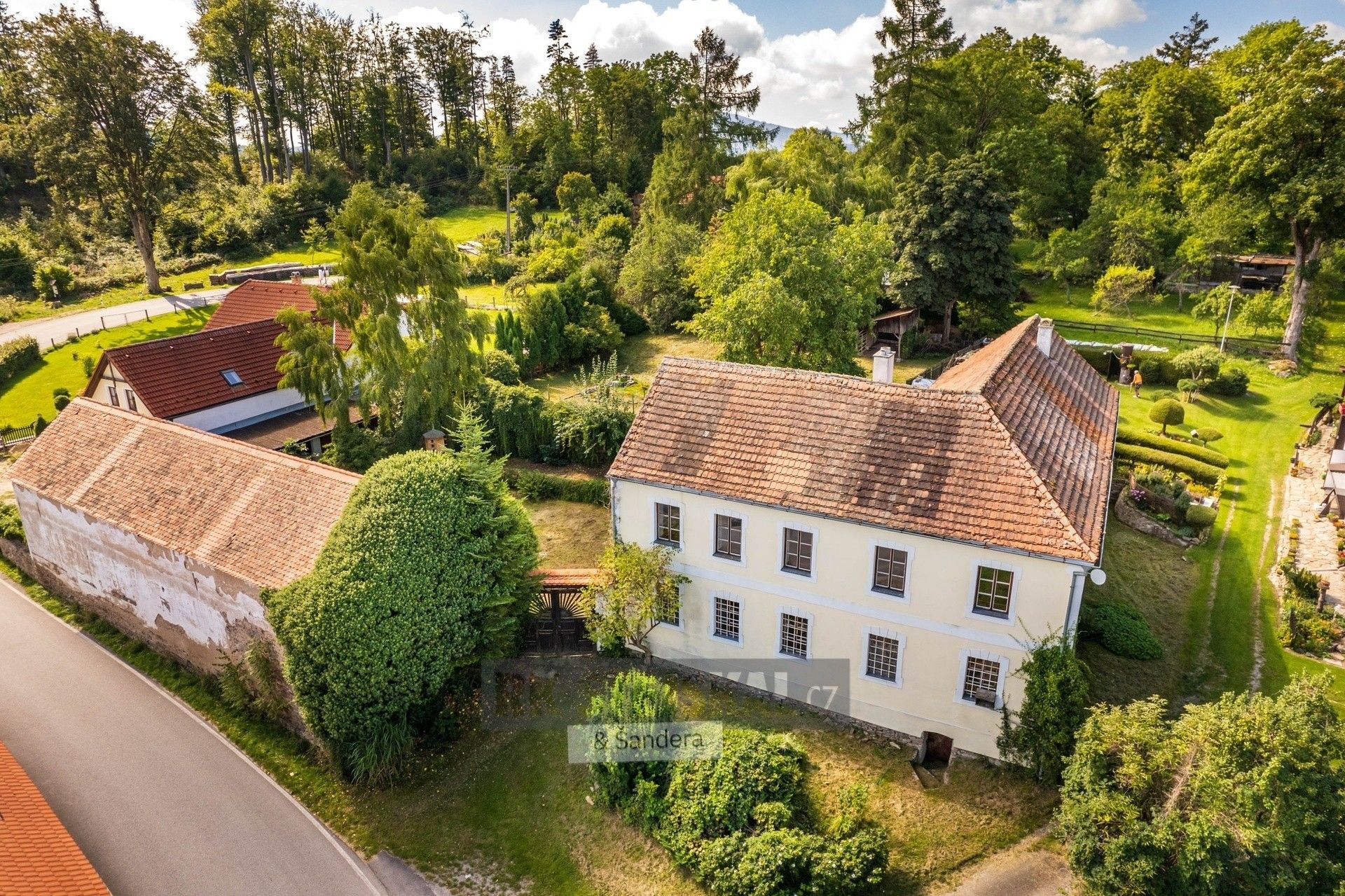Prodej rodinný dům - Brloh, 430 m² - 5