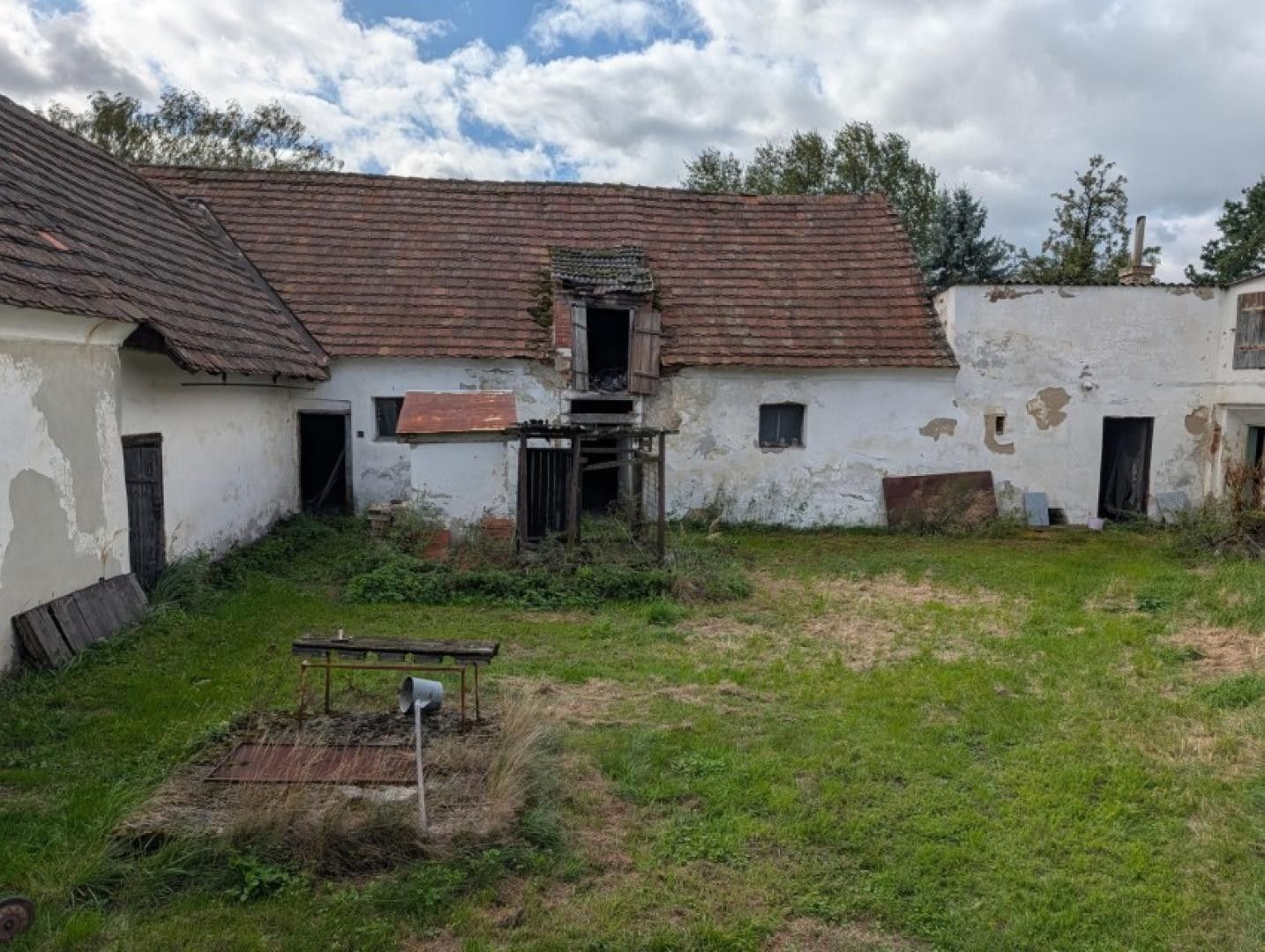 Prodej rodinný dům - Skály, 380 m² - 5