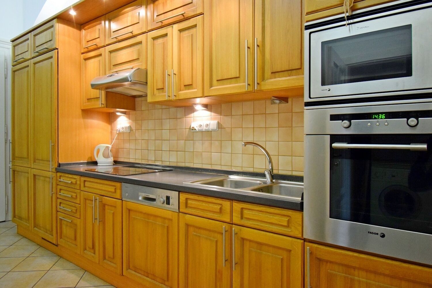 Pronájem byt 1+1 - Na Valentince, Praha, 44 m²