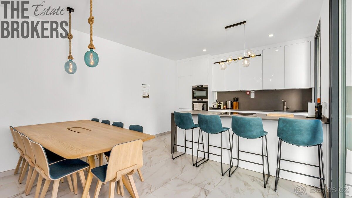 Prodej rodinný dům - 987 66, Zahraničí