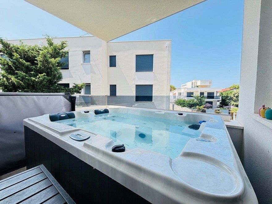 Byty, 987 66, Zahraničí