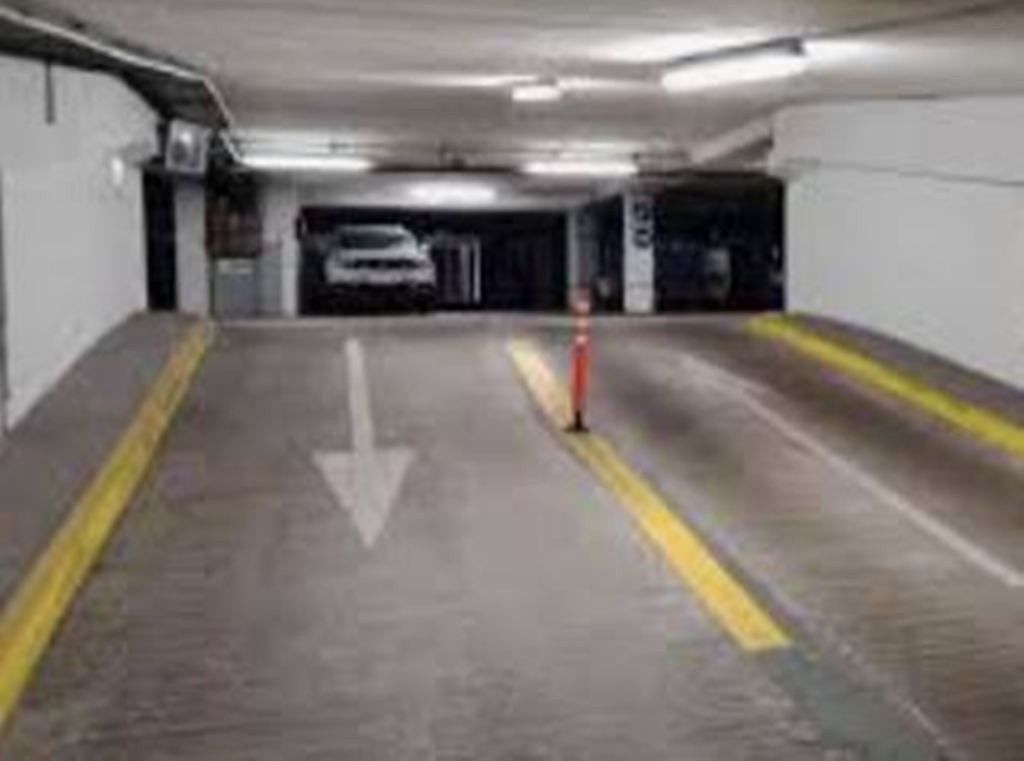 Garáže, Praha, 140 00