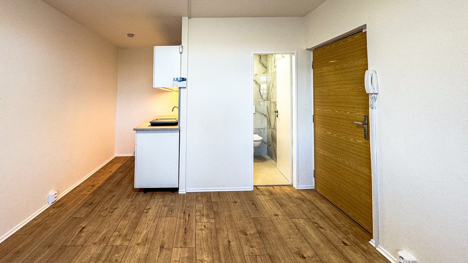 Pronájem kancelář - Frostova, Praha, 17 m²