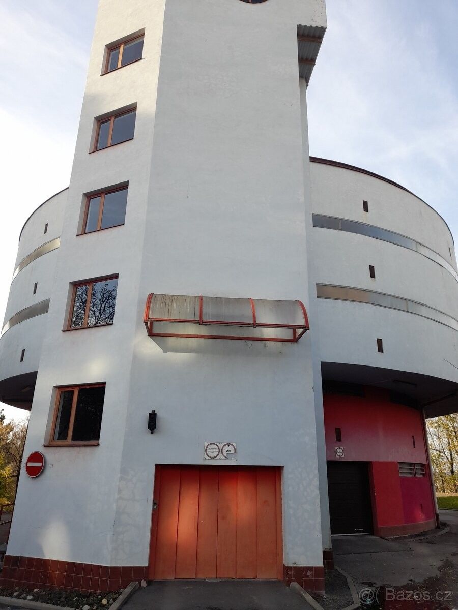 Garáže, Praha, 130 00