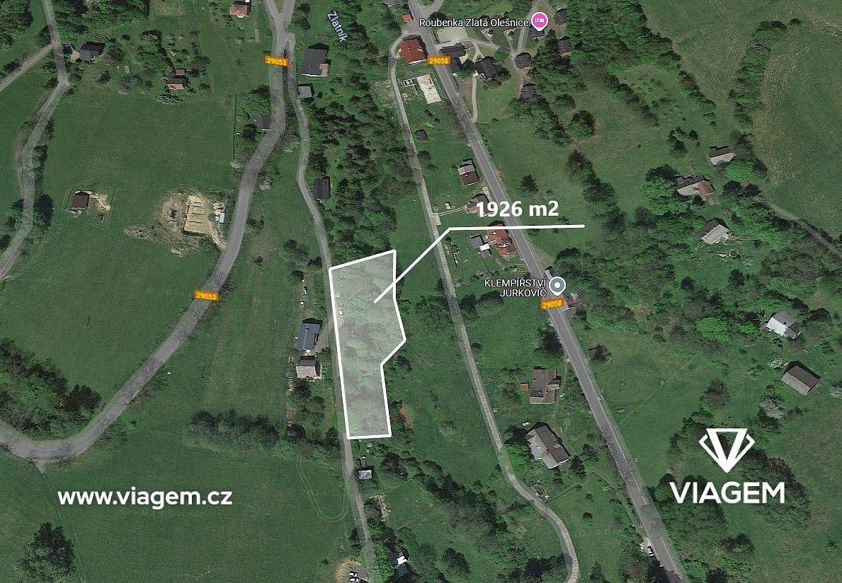 Les, 963 m²