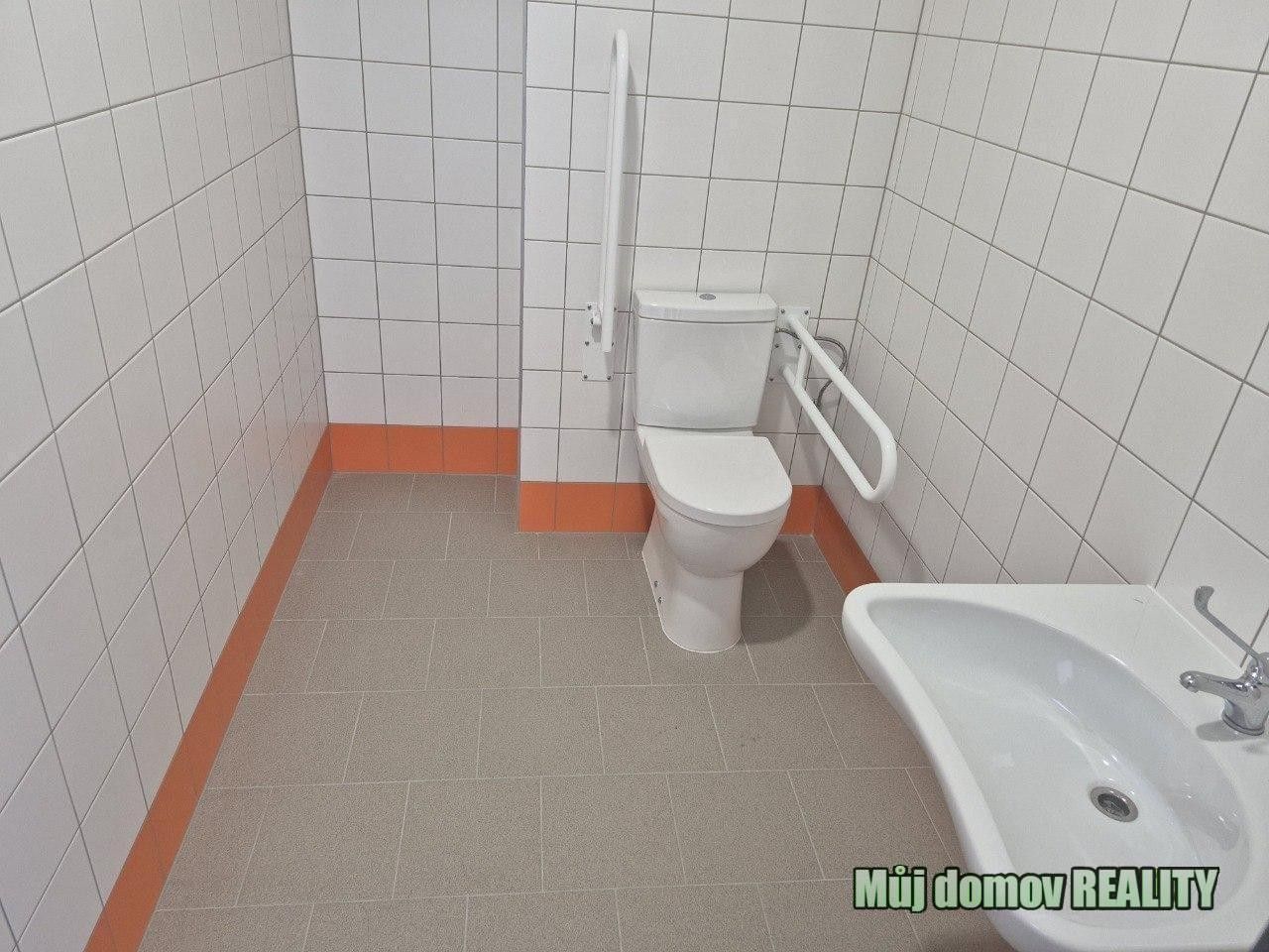 Sklady, K pérovně, Praha, 550 m² - 2