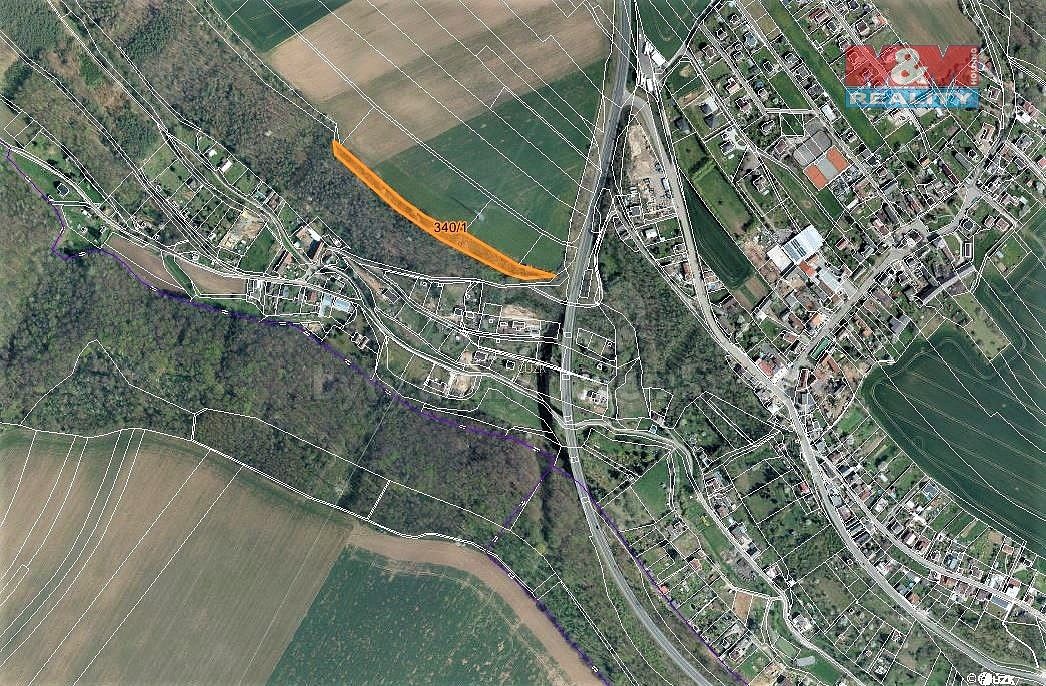 Les, 2 443 m²