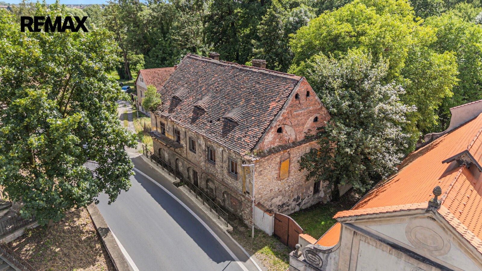 Rodinné domy, Pražská 37, Liběchov, 360 m² - 1