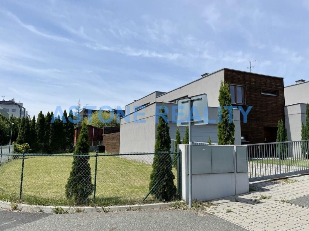 Pronájem rodinný dům - Mšecká, Praha, 145 m²